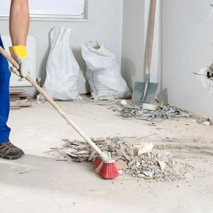Nettoyage de fin de chantier : évacuation des gravats et balayage